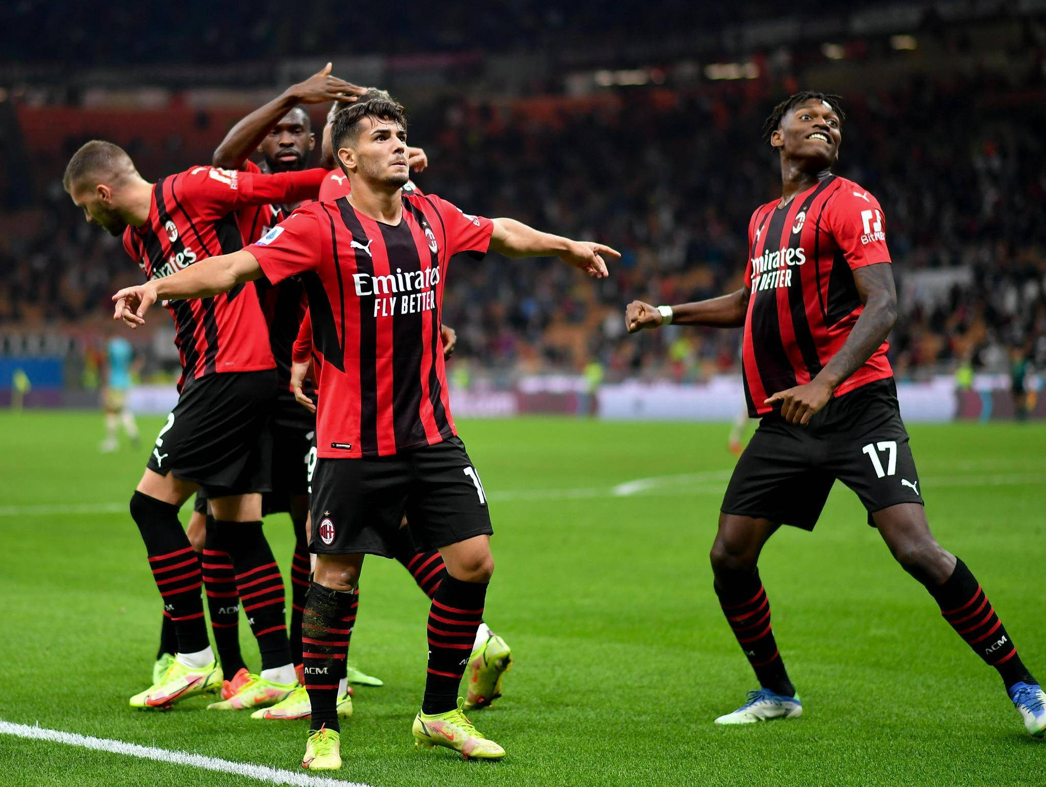 看台上则是 看台上则是