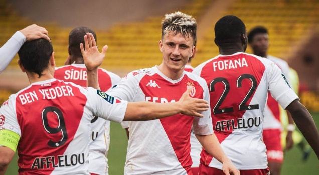 专注而谨慎 专注而谨慎