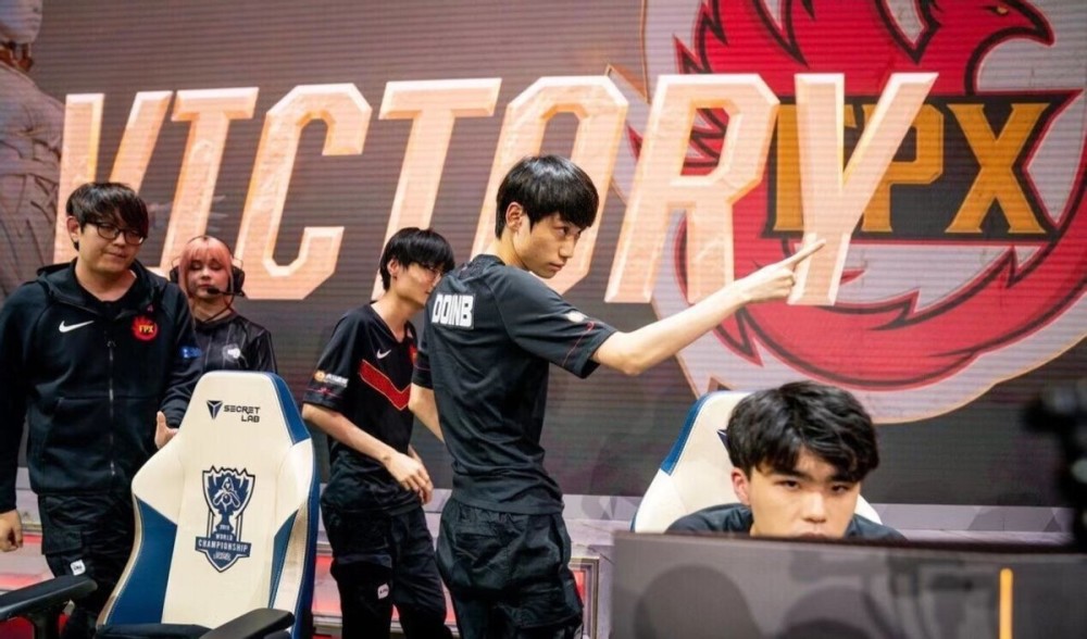 向季后赛更 向季后赛更