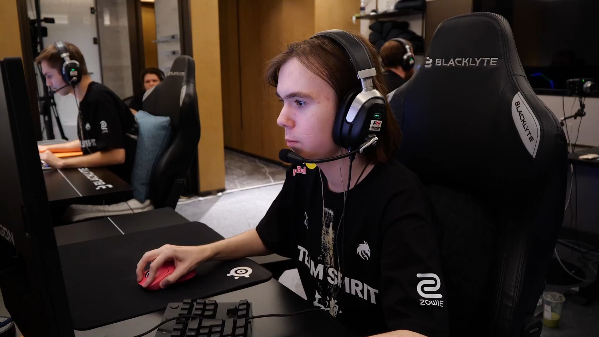 雷霆以高位 雷霆以高位